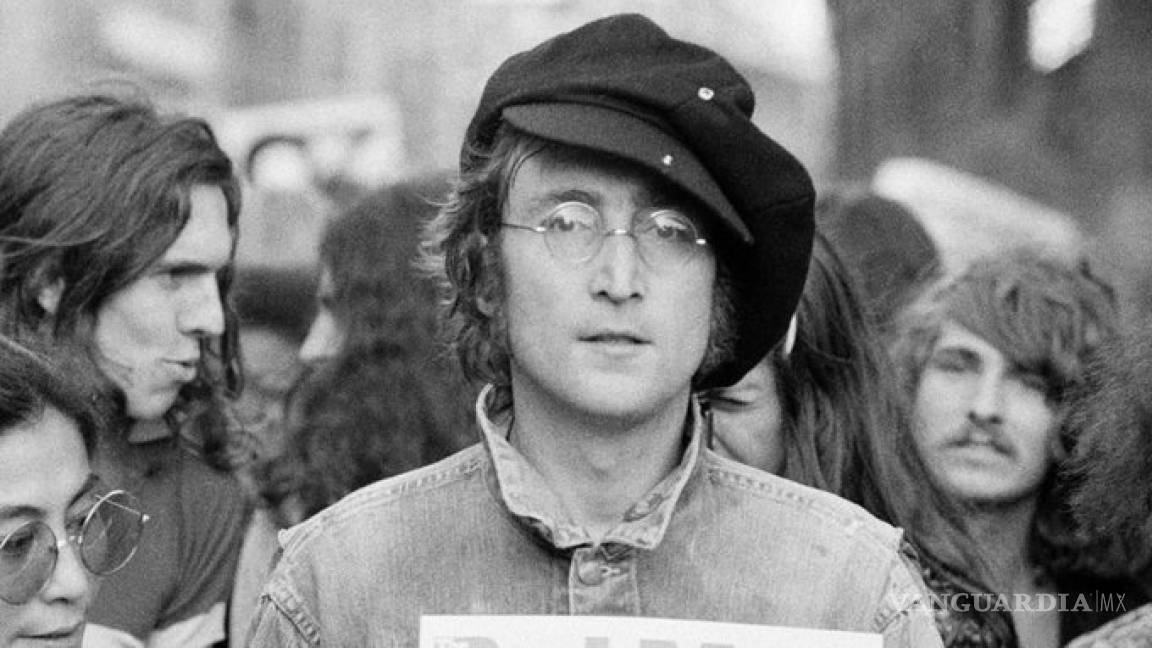 Fans no olvidan a John Lennon, a 39 años de su asesinato