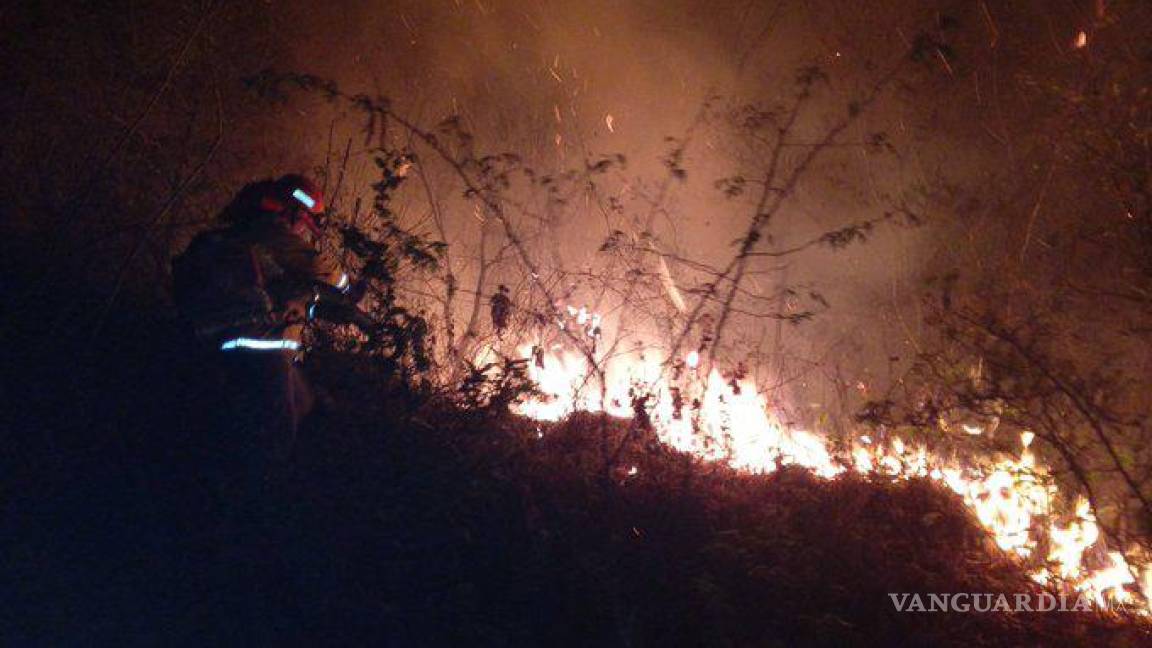 ‘Fuera control’ incendio en Sierra de Santiago: Protección Civil de NL