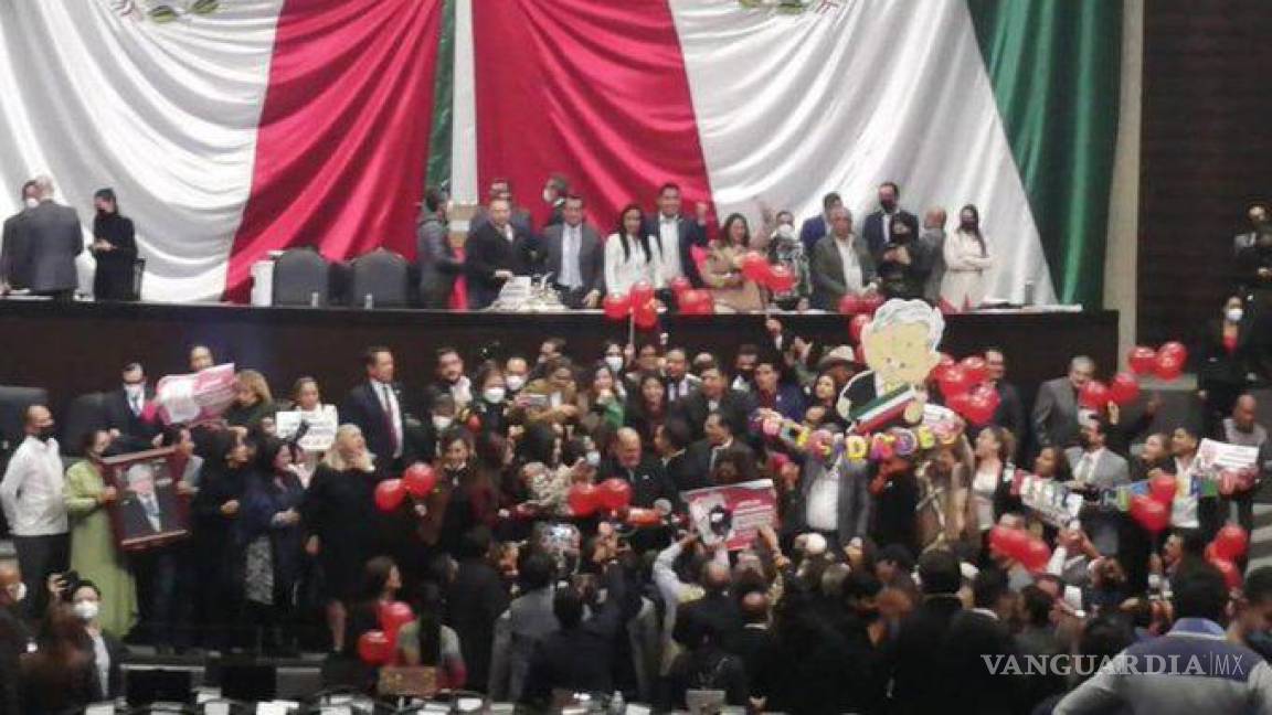 Llaman a destituir al director del Canal del Congreso por transmitir mañanitas a AMLO