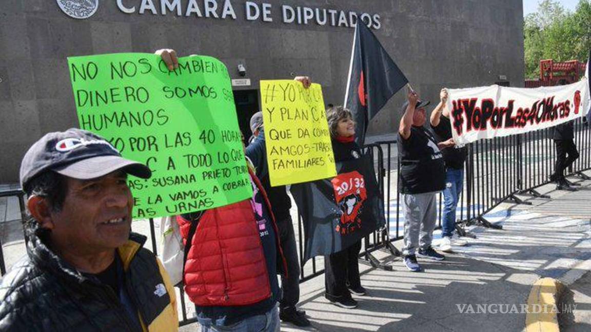 $!Marchan en México para exigir jornada laboral de 40 horas a nuevos diputados