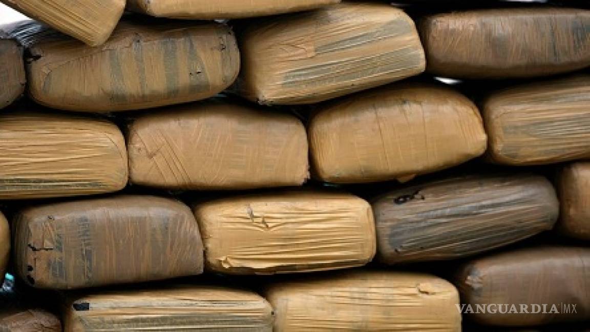 Hallan 19 paquetes de mariguana tras cateo a casa en obra negra en Saltillo