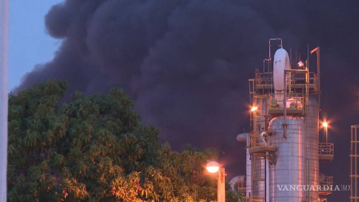 Tras incendio, refinería de Minatitlán estará 90 días sin operar
