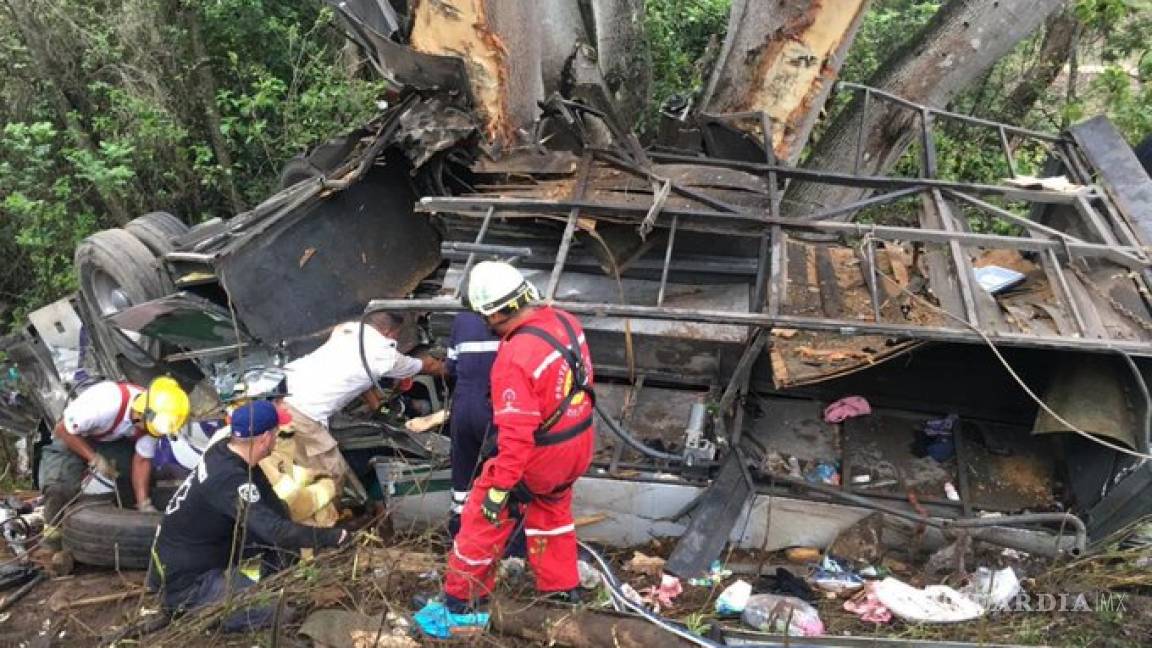 Once trabajadores muertos deja trágico accidente vehicular en Nayarit