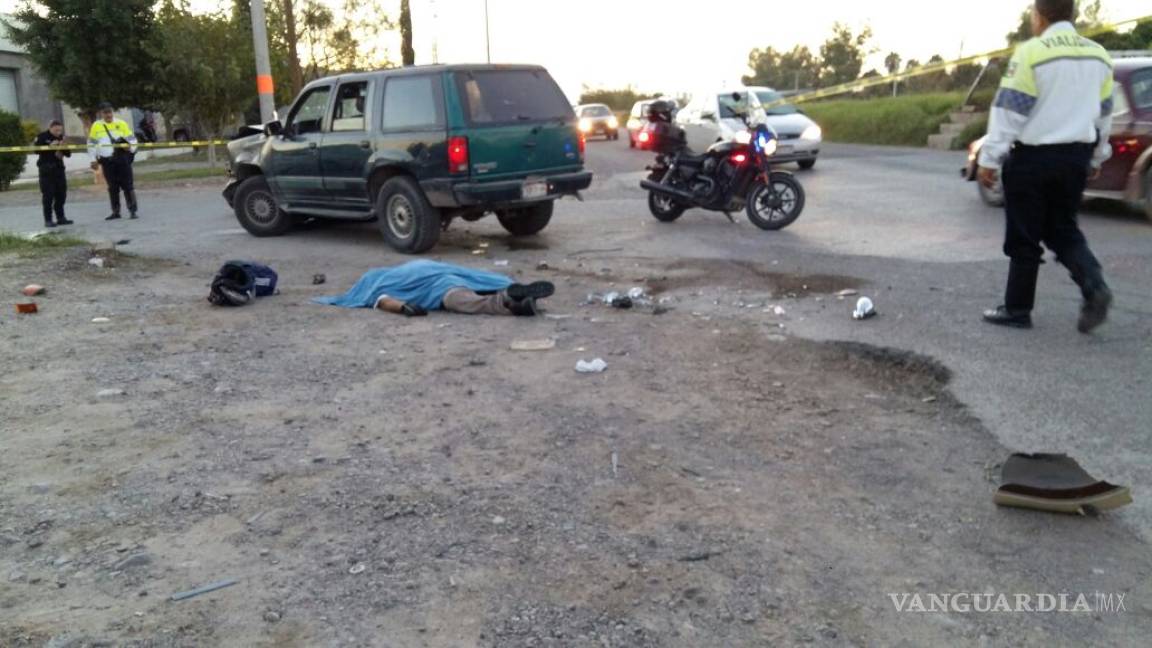 Motociclista muere al chocarlo camioneta en Torreón
