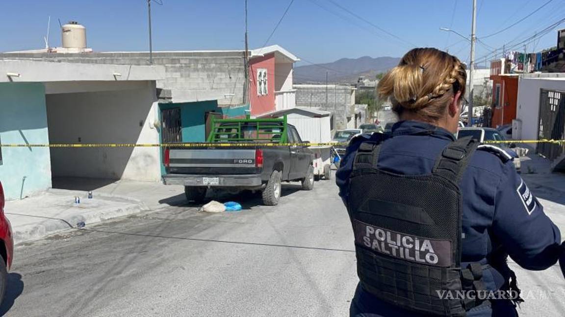 $!La Policía Municipal realizó el primer levantamiento del cuerpo en presencia de la familia.