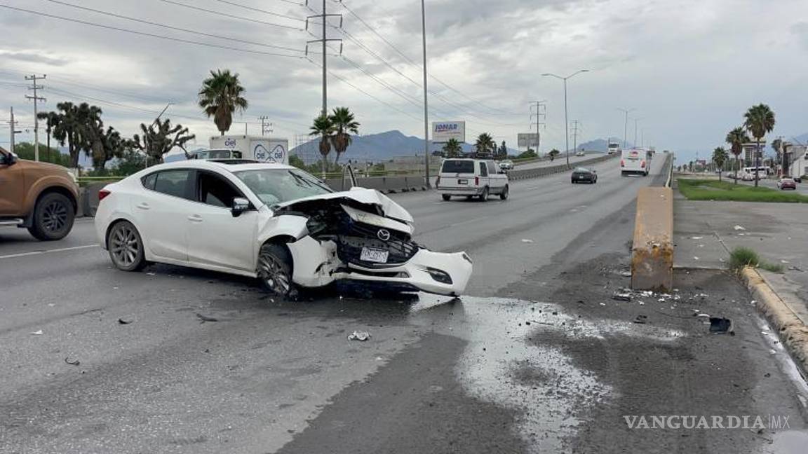 $!El accidente provocó afectaciones en dos carriles con rumbo a Arteaga.