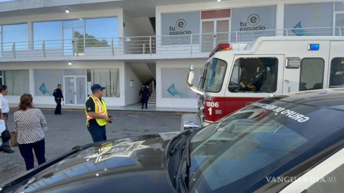 Arde en llamas puerta de oficina municipal en Saltillo; instalaciones ya habían sido atacadas