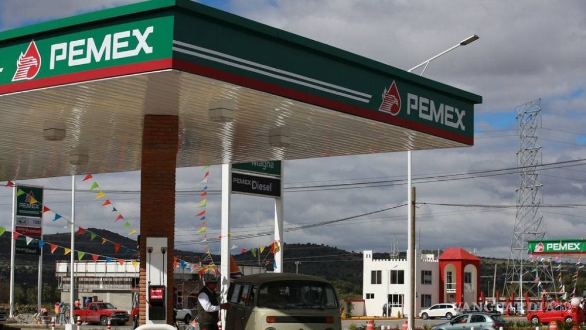 Pemex hila tercera caída en producción mensual