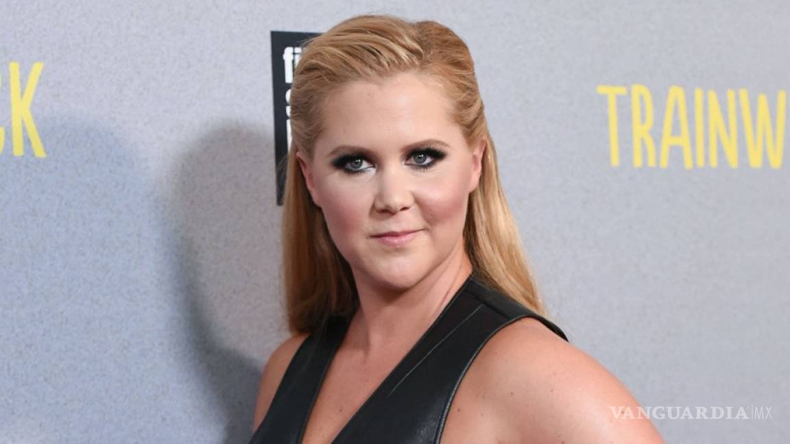 No estoy embarazada, pero gracias por pensar en mi útero: Amy Schumer (Video)