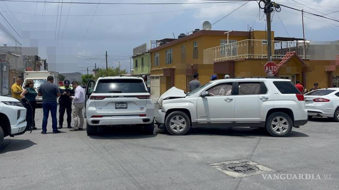 $!Saltillo: no hace alto y provoca choque múltiple en Bellavista
