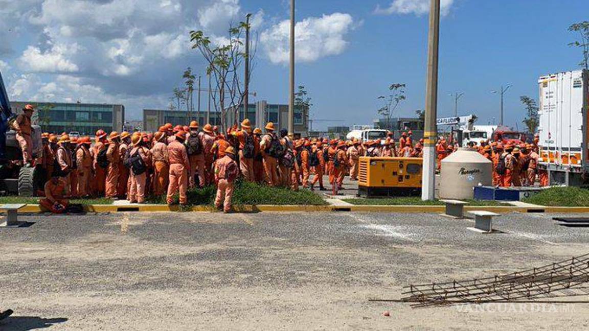 $!Paran trabajadores de ICA en refinería Dos Bocas; demandan mejores condiciones laborales