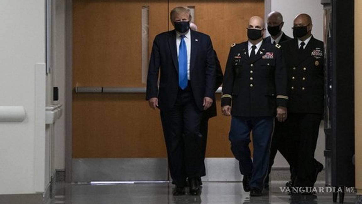 $!Donald Trump visita hospital y aparece por primera vez usando cubrebocas