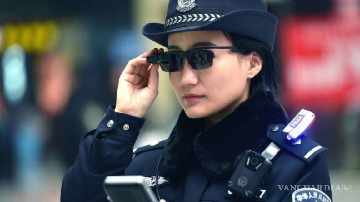 En China los policías ya usan lentes con reconocimiento facial