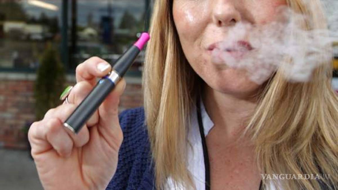 $!Cigarros electrónicos: Una moda entre los jóvenes y un alivio para los adultos
