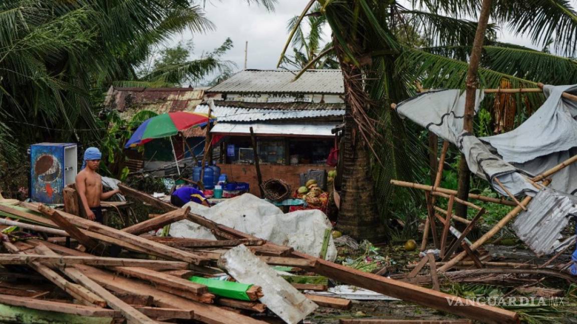 Tifón golpea Filipinas y deja al menos 16 muertos
