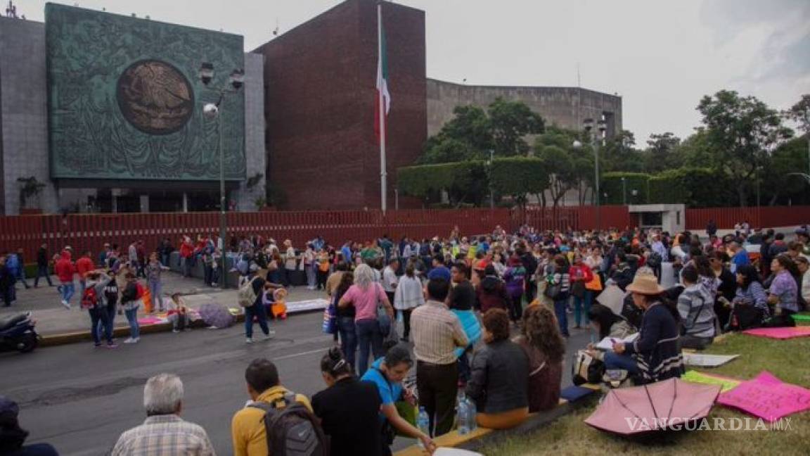 Sergio Mayer acuerda con CNTE liberar a 2 mil empleadas y niños de San Lázaro