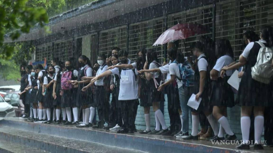 Suspenden clases en Nuevo León ante intensas lluvias; educación básica, media y superior regresarán hasta el lunes