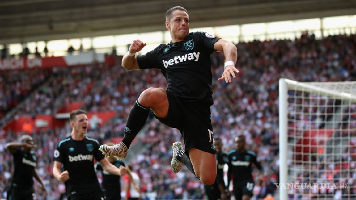 Le echa flores Moyes a 'Chicharito'