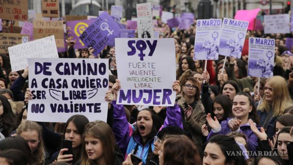 Pide AMLO a mujeres que protesten sin violencia