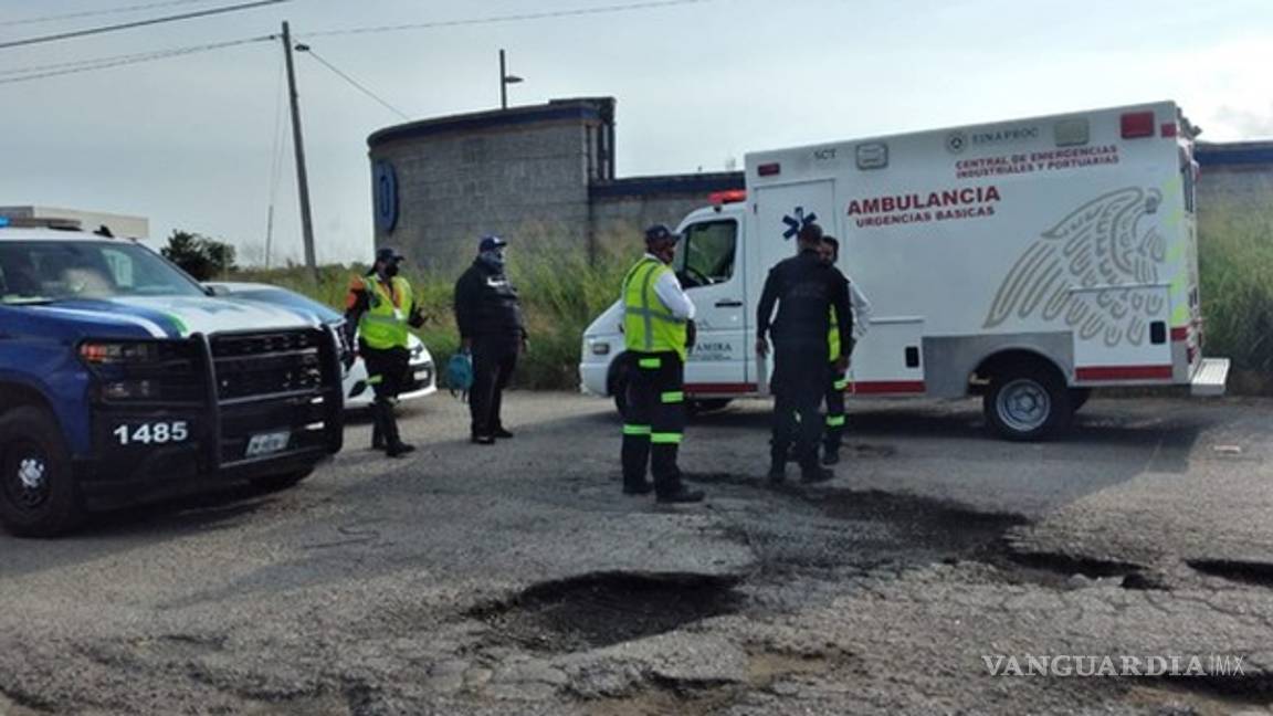 $!Taxista casi la secuestra, se lanza del auto para escapar
