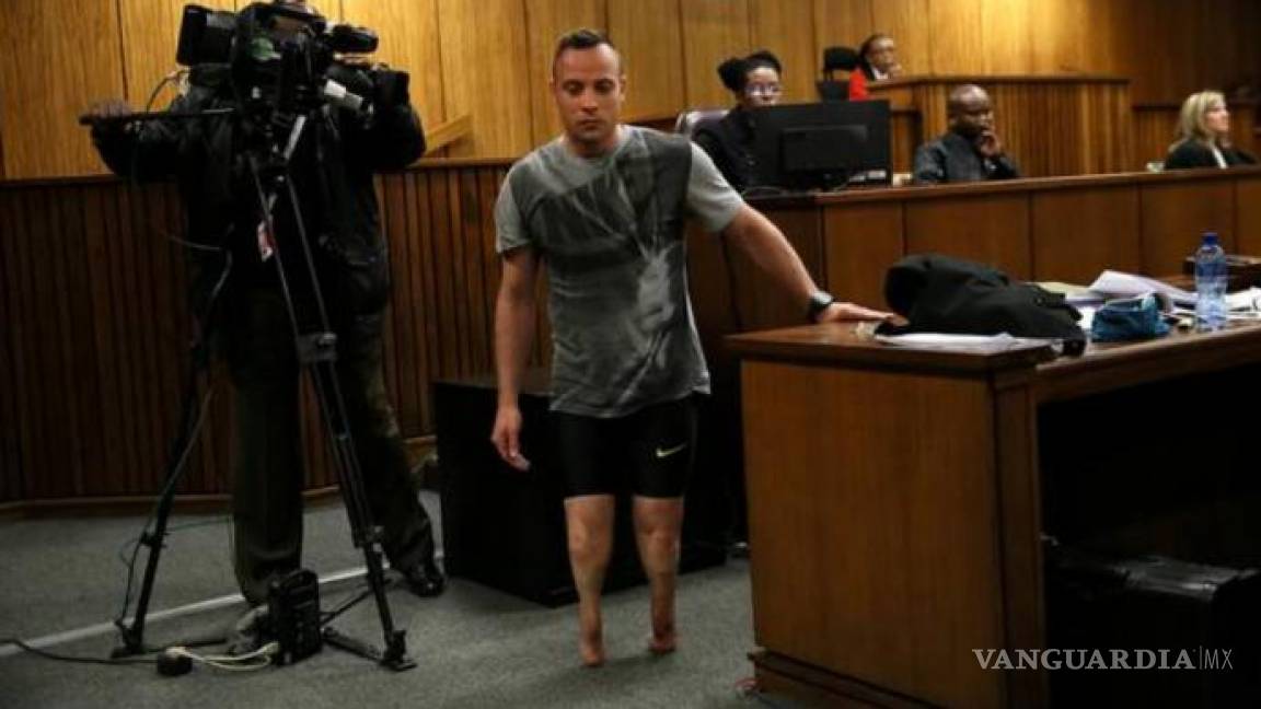 Pistorius camina sin prótesis para demostrar que es inocente (video)