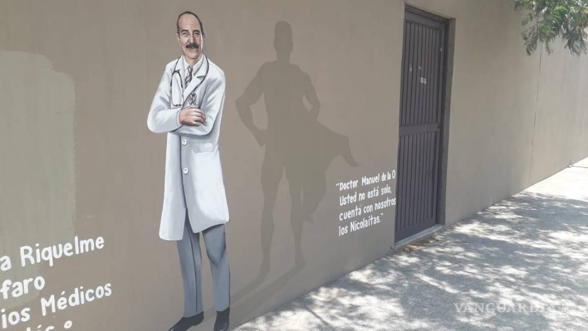 Plasman a de secretario de Salud como un superhéroe en San Nicolás, Nuevo León