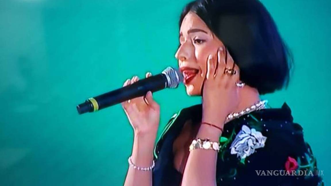 No habrá sanción contra Angela Aguilar por su interpretación del Himno Nacional: Segob; su papá dice que 'sí la regó'