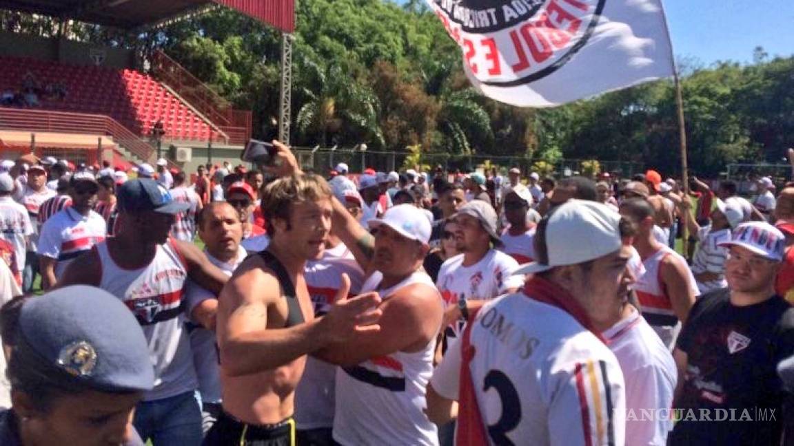 Aficionados del Sao Paulo roban y golpean a jugadores por malos resultados (video)