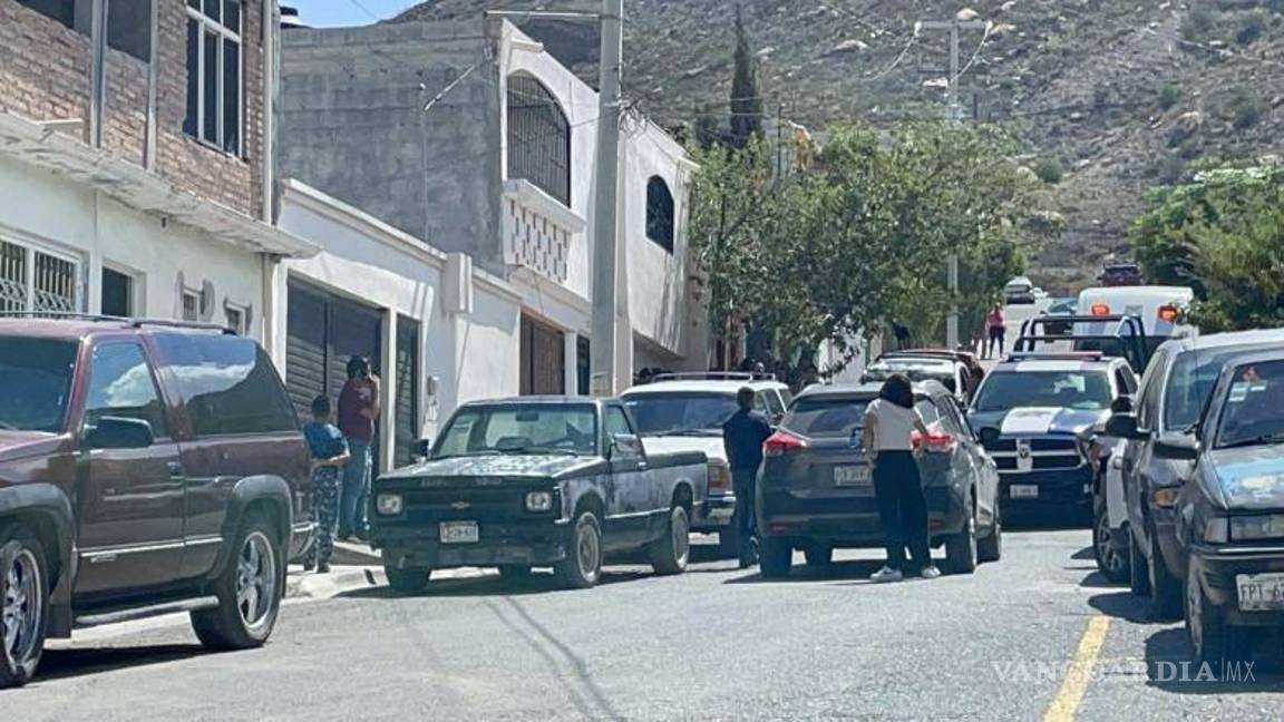 $!Autoridades y familiares llegaron al lugar de lo sucedido.