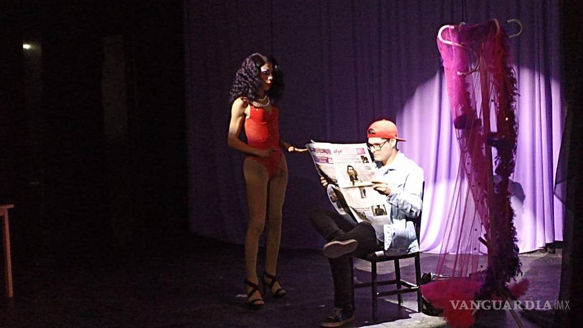 $!El evento estuvo plagado de referencia a la vida de las personas de la comunidad LGBT, y cómo el drag salvó sus vidas.