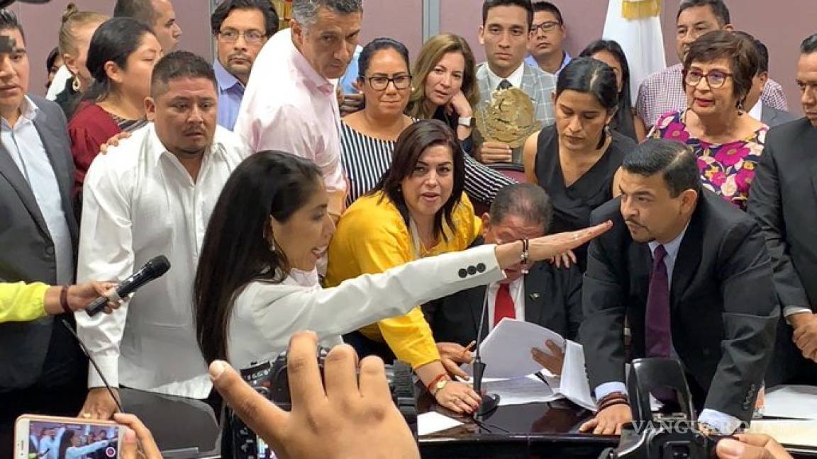 'La encargada soy yo y ustedes están a mi disposición', se impone nueva Fiscal de Veracruz
