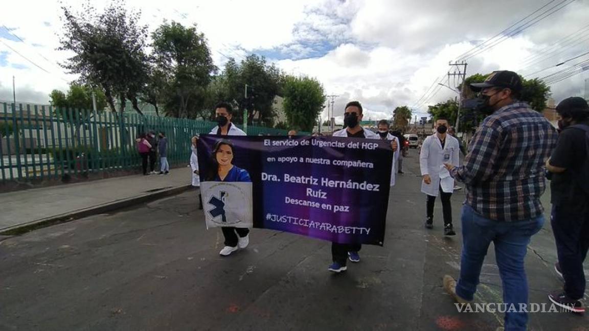 Marchan en silencio en Pachuca para exigir justicia por la doctora Beatriz Hernández