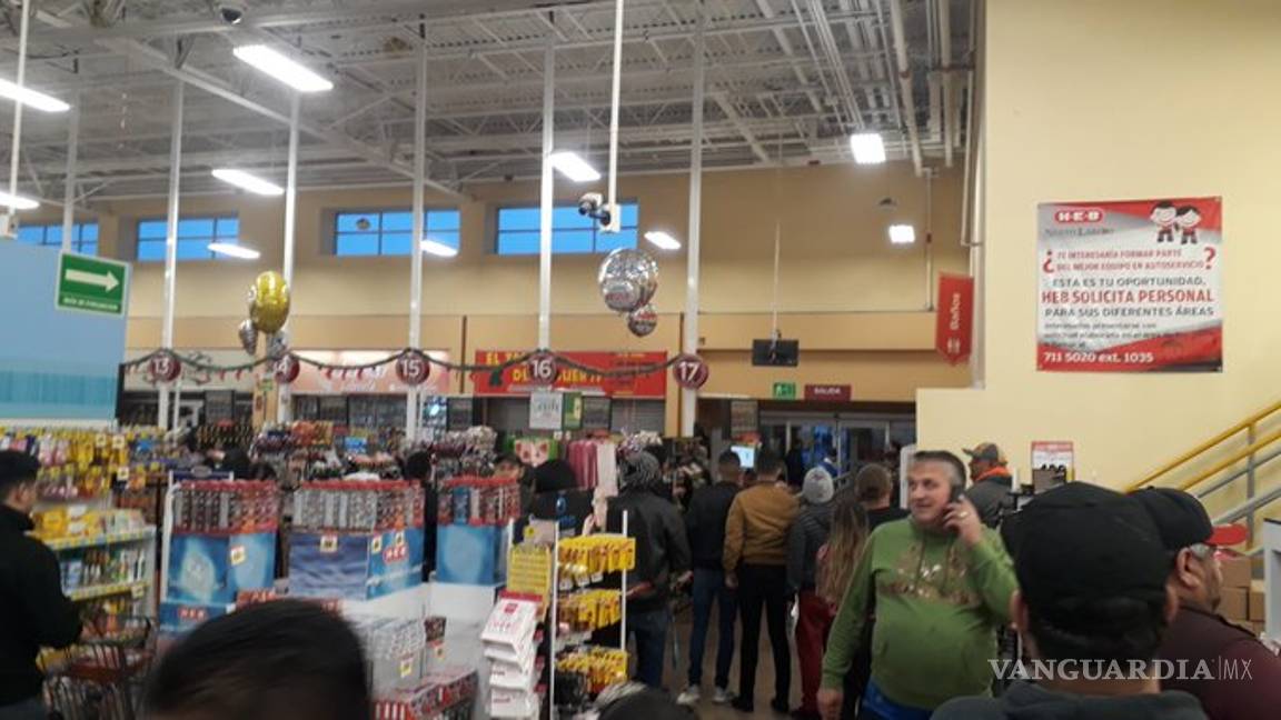 $!Reportan balaceras en Nuevo Laredo, Tamaulipas; ciudadanos quedan atrapados en centros comerciales
