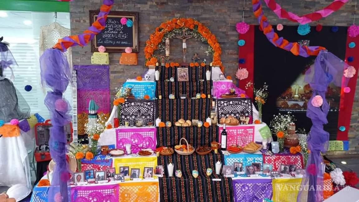 $!¿Ya viste estos altares en Saltillo? Dedicados a familiares, Walt Disney, Juan Gabriel, Cri-Cri y más (Fotos)