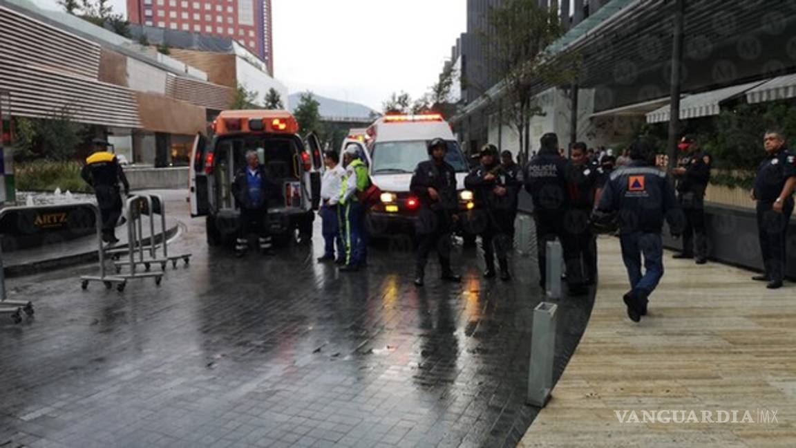 $!Balacera por motivos pasionales deja dos muertos en la exclusiva plaza Artz de la CDMX