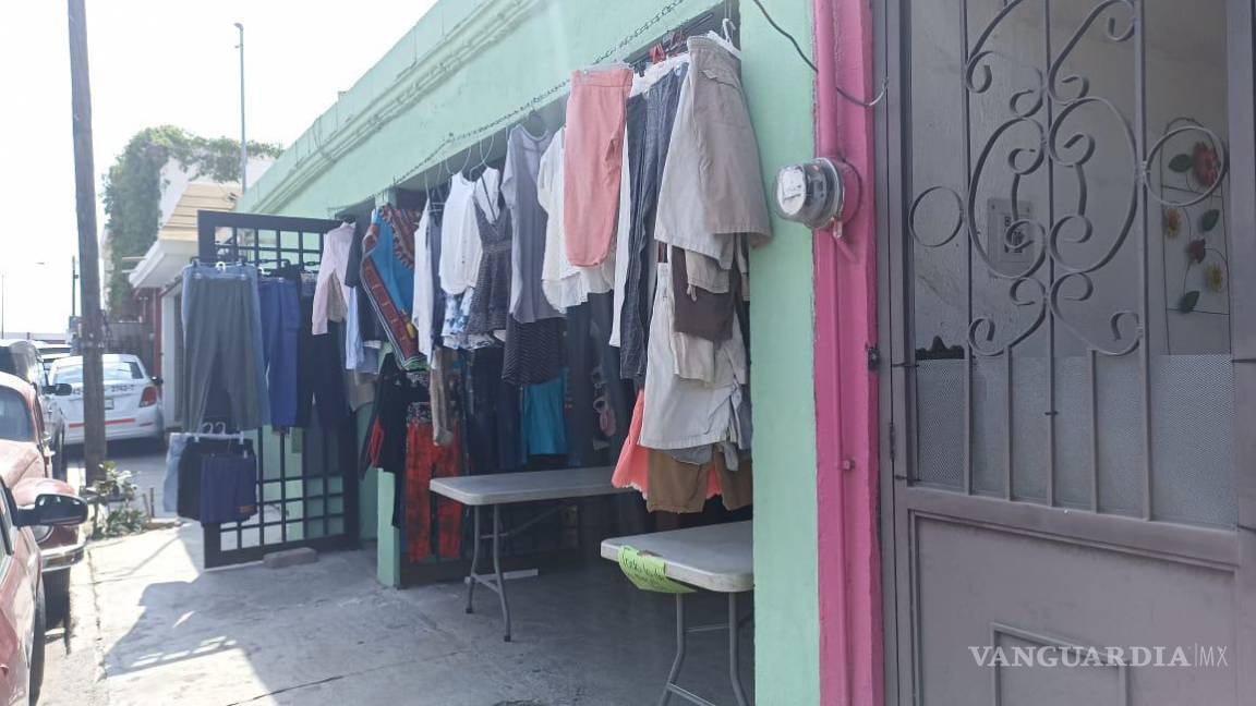 $!El regateo de precios es muy común en las “pacas”, pues hay clientes que buscan productos de hasta 10 pesos.