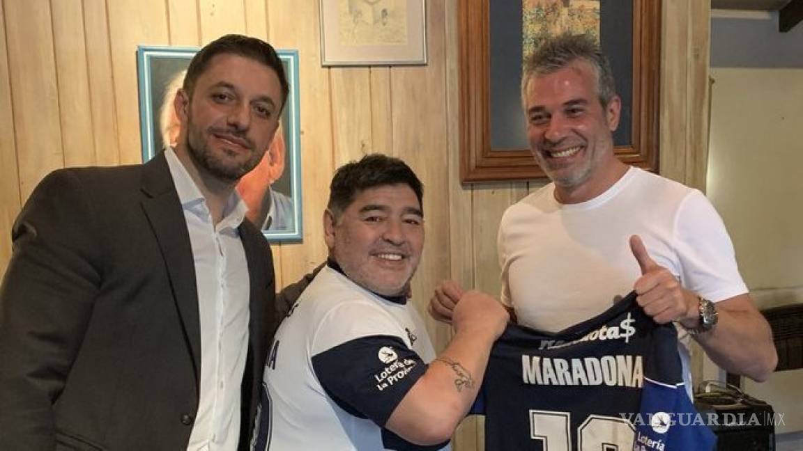 Maradona es el nuevo técnico de Gimnasia y Esgrima
