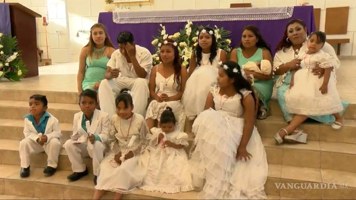 Mujer de 30 años celebra el bautizo... ¡de sus 10 hijos!