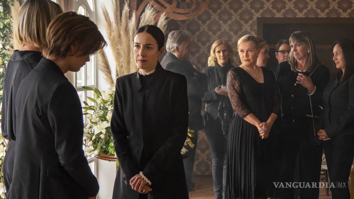 $!Lleno de travestis, el funeral de Verónica Castro en La Casa de las Flores