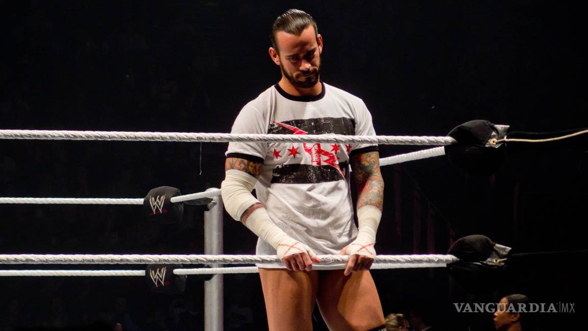 $!CM Punk regresa a las MMA ¡como comentarista!