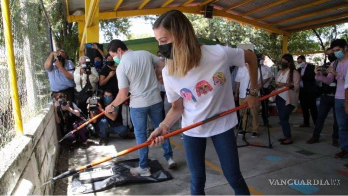 Apadrinan dos escuelas Samuel y Mariana en NL; aportaron 50 mil pesos cada uno