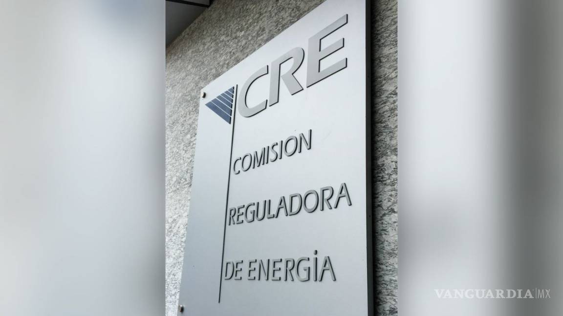 Renuncia otro comisionado de la CRE; se paralizarían sesiones en el órgano regulador