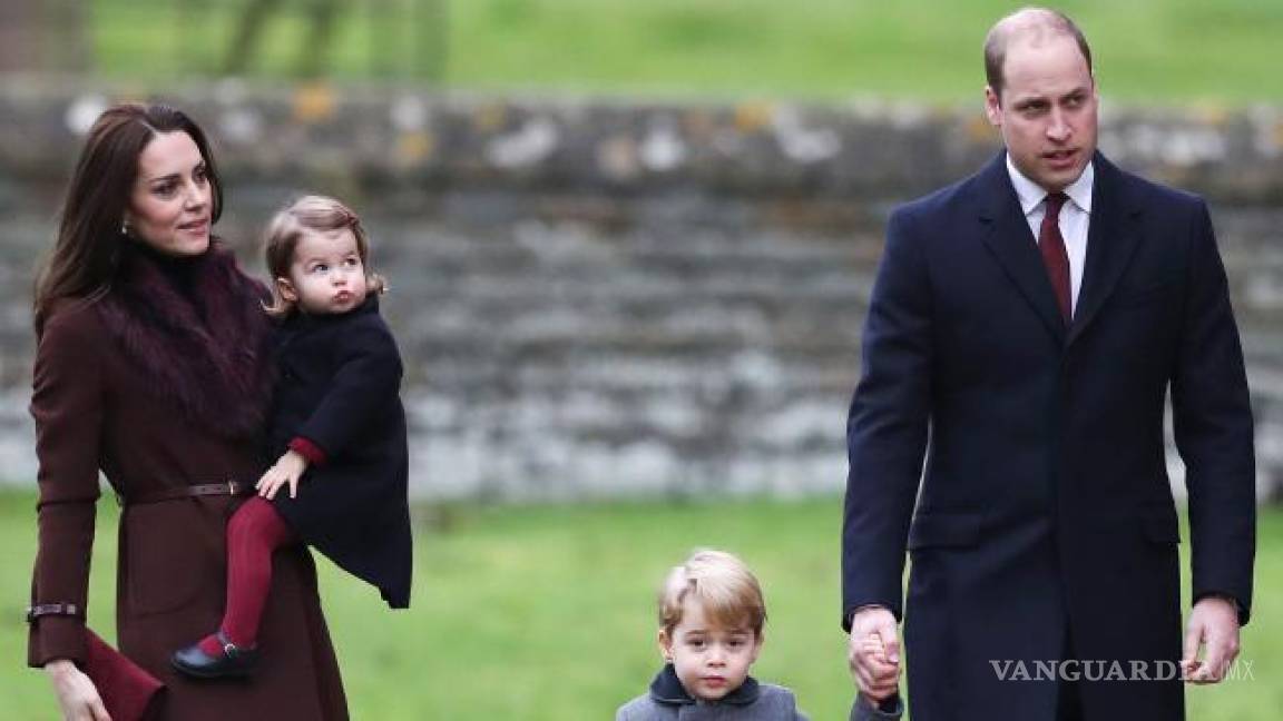Duques de Cambridge comparten imagen que adornará su tarjeta navideña