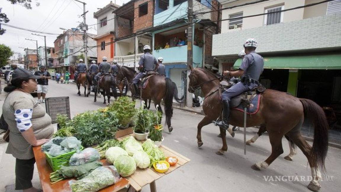 Persecución policíaca en fiesta en favela de Brasil provoca 'manada', nueve mueren pisoteados
