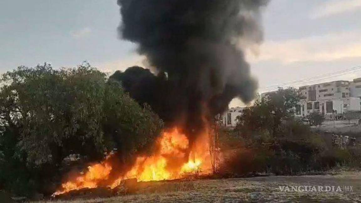 ‘Huachicolero’ muere calcinado tras estallar camioneta con combustible, en Atotonilco de Tula