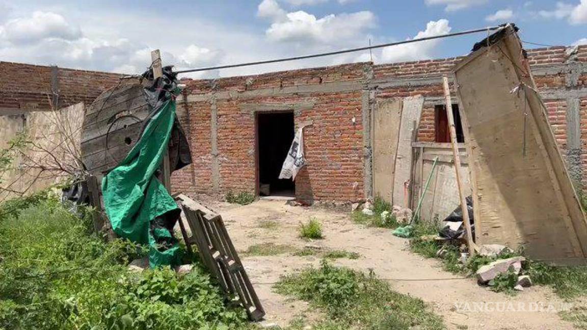 Familias de jóvenes en Lagos de Moreno desconocen restos calcinados hallados en una finca
