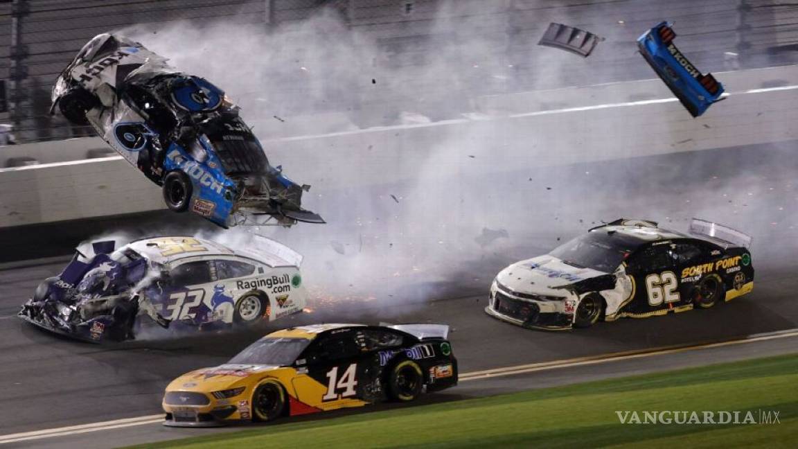 Terrible accidente en Daytona 500 (VIDEOS), Ryan Newman es trasladado de emergencia al hospital