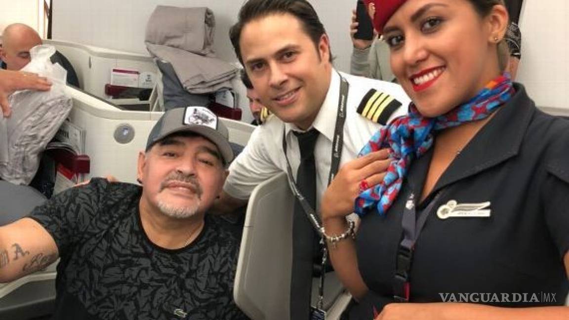 Aeropuerto 'vacío' en la llegada de Maradona