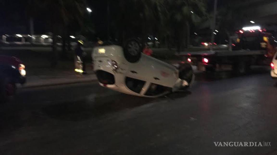 Automovilista lesionado en volcadura en el periférico Torreón
