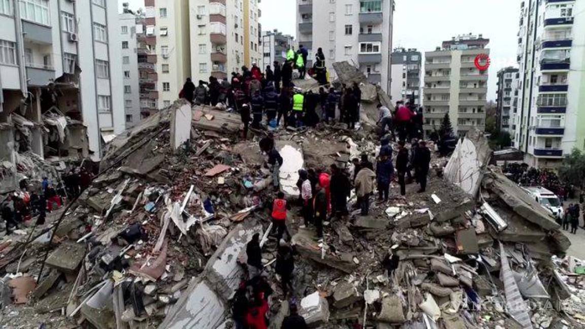 Ya son más de 2 mil 300 muertos por los sismos de Turquía y Siria